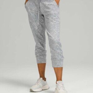 Lululemon Ready to Rulu Crop Jogger Pants Grey Camo Size 6